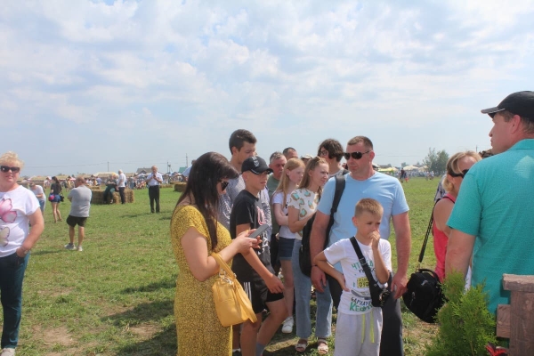 Дискотека, лазерное шоу, красочный фейерверк. Смотрите, как в Пинском районе прошел гастрономический и экологический фестиваль «Полесский вьюн» Дискотека, лазерное шоу, красочный фейерверк. Смотрите, как в Пинском районе прошел гастрономический и экологический фестиваль «Полесский вьюн»