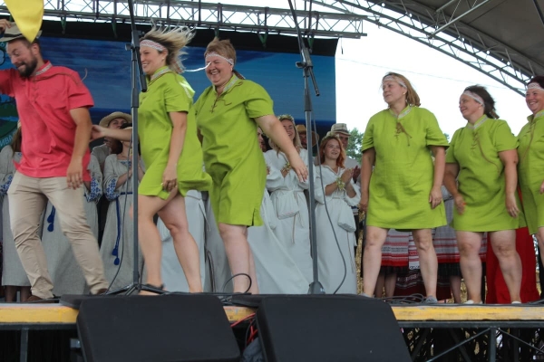 Дискотека, лазерное шоу, красочный фейерверк. Смотрите, как в Пинском районе прошел гастрономический и экологический фестиваль «Полесский вьюн» Дискотека, лазерное шоу, красочный фейерверк. Смотрите, как в Пинском районе прошел гастрономический и экологический фестиваль «Полесский вьюн»