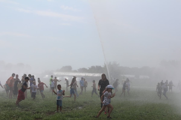 Дискотека, лазерное шоу, красочный фейерверк. Смотрите, как в Пинском районе прошел гастрономический и экологический фестиваль «Полесский вьюн» Дискотека, лазерное шоу, красочный фейерверк. Смотрите, как в Пинском районе прошел гастрономический и экологический фестиваль «Полесский вьюн»
