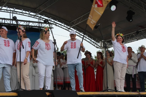 Дискотека, лазерное шоу, красочный фейерверк. Смотрите, как в Пинском районе прошел гастрономический и экологический фестиваль «Полесский вьюн» Дискотека, лазерное шоу, красочный фейерверк. Смотрите, как в Пинском районе прошел гастрономический и экологический фестиваль «Полесский вьюн»