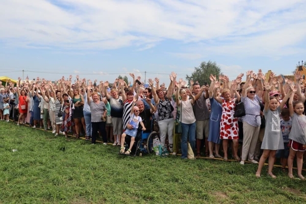 Дискотека, лазерное шоу, красочный фейерверк. Смотрите, как в Пинском районе прошел гастрономический и экологический фестиваль «Полесский вьюн» Дискотека, лазерное шоу, красочный фейерверк. Смотрите, как в Пинском районе прошел гастрономический и экологический фестиваль «Полесский вьюн»