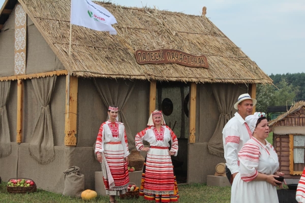 Дискотека, лазерное шоу, красочный фейерверк. Смотрите, как в Пинском районе прошел гастрономический и экологический фестиваль «Полесский вьюн» Дискотека, лазерное шоу, красочный фейерверк. Смотрите, как в Пинском районе прошел гастрономический и экологический фестиваль «Полесский вьюн»