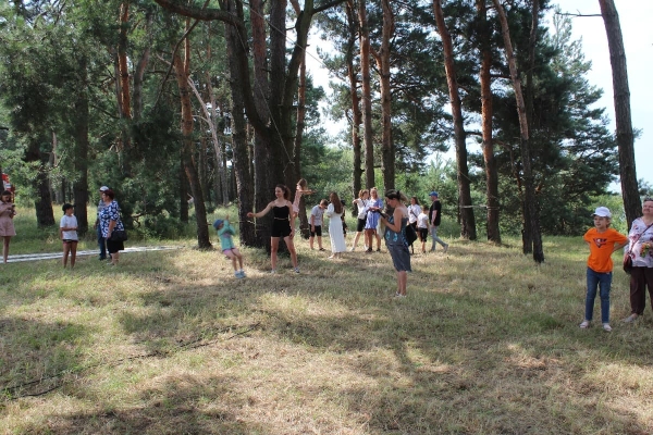 Дискотека, лазерное шоу, красочный фейерверк. Смотрите, как в Пинском районе прошел гастрономический и экологический фестиваль «Полесский вьюн» Дискотека, лазерное шоу, красочный фейерверк. Смотрите, как в Пинском районе прошел гастрономический и экологический фестиваль «Полесский вьюн»