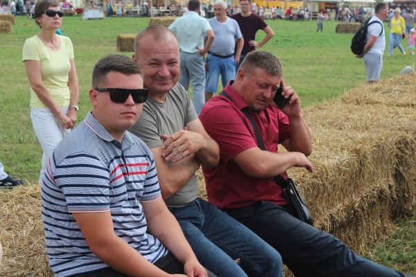 Дискотека, лазерное шоу, красочный фейерверк. Смотрите, как в Пинском районе прошел гастрономический и экологический фестиваль «Полесский вьюн» Дискотека, лазерное шоу, красочный фейерверк. Смотрите, как в Пинском районе прошел гастрономический и экологический фестиваль «Полесский вьюн»