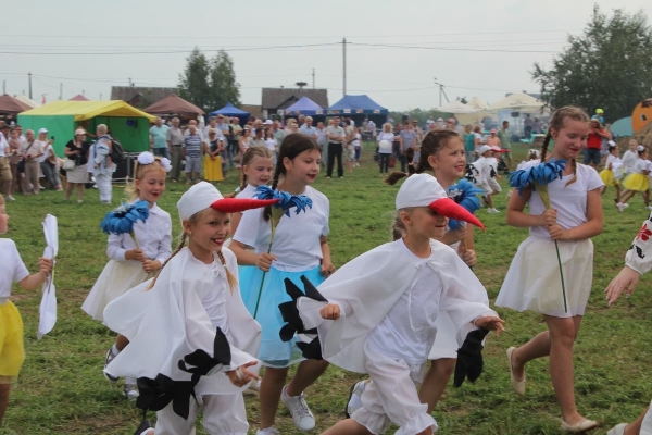 Дискотека, лазерное шоу, красочный фейерверк. Смотрите, как в Пинском районе прошел гастрономический и экологический фестиваль «Полесский вьюн» Дискотека, лазерное шоу, красочный фейерверк. Смотрите, как в Пинском районе прошел гастрономический и экологический фестиваль «Полесский вьюн»
