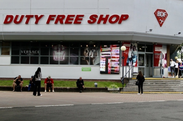 «Одни по 20 часов стоят, другие за ночь $500 делают». Репортаж из пункта пропуска «Брест — Тересполь» «Одни по 20 часов стоят, другие за ночь $500 делают». Репортаж из пункта пропуска «Брест — Тересполь»