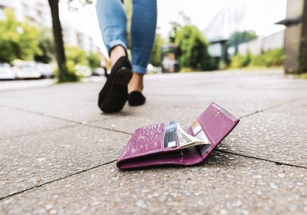 Как поступить, если нашел чужую банковскую карту