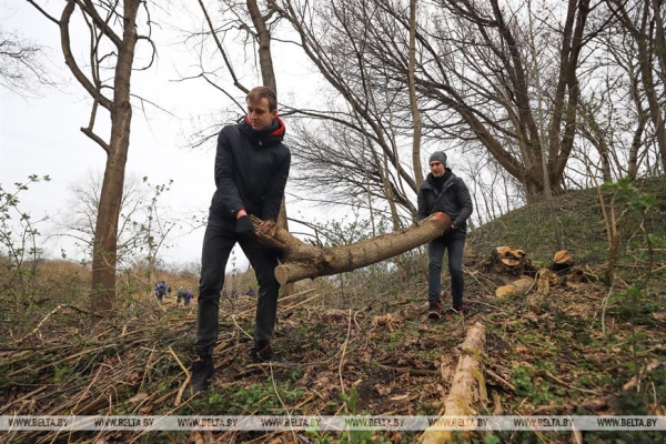 В Брестской крепости прошла экологическая акция по благоустройству Волынского укрепления В Брестской крепости прошла экологическая акция по благоустройству Волынского укрепления