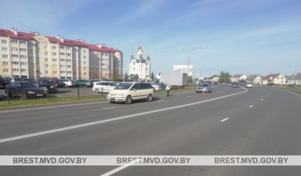 В Кобрине 10-летний ребенок попал под машину В Кобрине 10-летний ребенок попал под машину