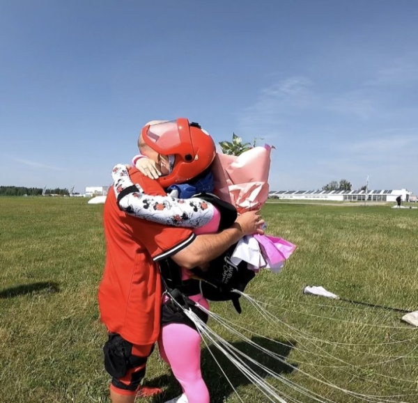 Белорус сделал предложение в свободном падении. Какой ответ? Белорус сделал предложение в свободном падении. Какой ответ?