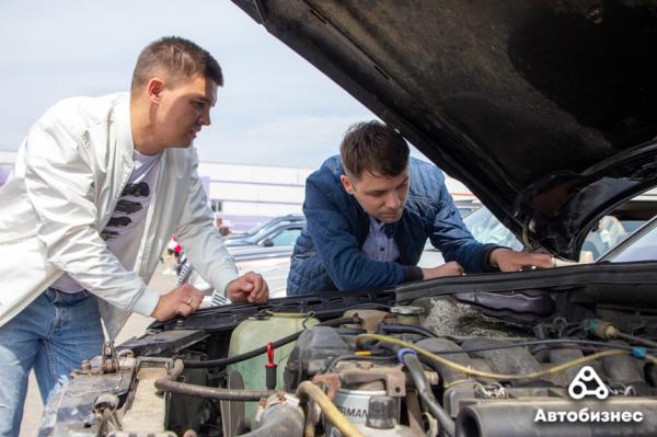 «Нет года выпуска, есть состояние». В Беларуси владельцы старых Mercedes собрались на большую встречу