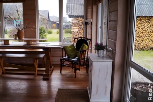 Две веранды и пять печей. Семья отремонтировала родительский дом в Брестской области и превратила его в уютную усадьбу Две веранды и пять печей. Семья отремонтировала родительский дом в Брестской области и превратила его в уютную усадьбу