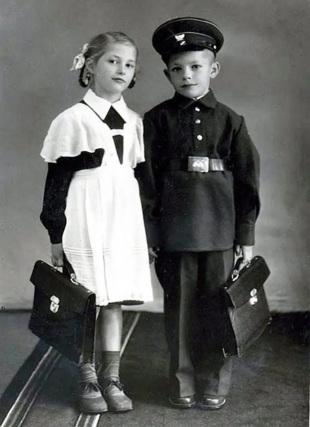 Брест. Школьная форма 1949 года Брест. Школьная форма 1949 года