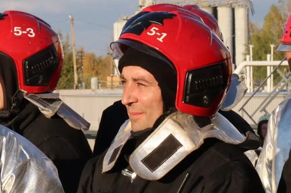 Герой дня: спасатель в нерабочее время помог мужчине выбраться из поврежденной машины Герой дня: спасатель в нерабочее время помог мужчине выбраться из поврежденной машины