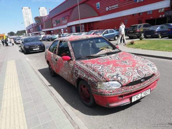 В Беларуси заметили Ford с отделкой из ковра. Нашли владельца В Беларуси заметили Ford с отделкой из ковра. Нашли владельца