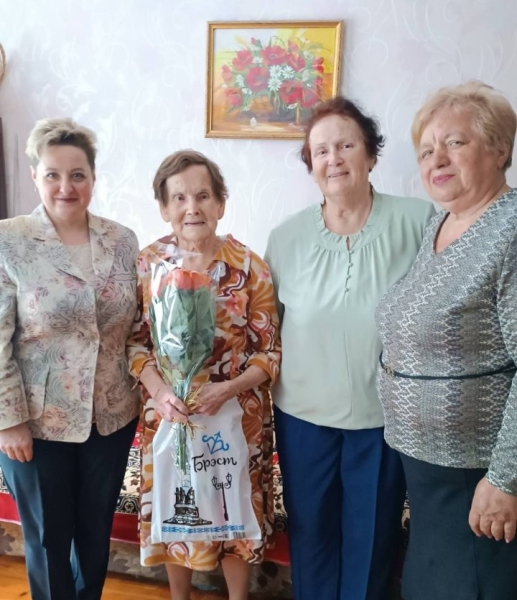 Старейшей жительнице Ленинского района г. Бреста - 103 года Старейшей жительнице Ленинского района г. Бреста - 103 года