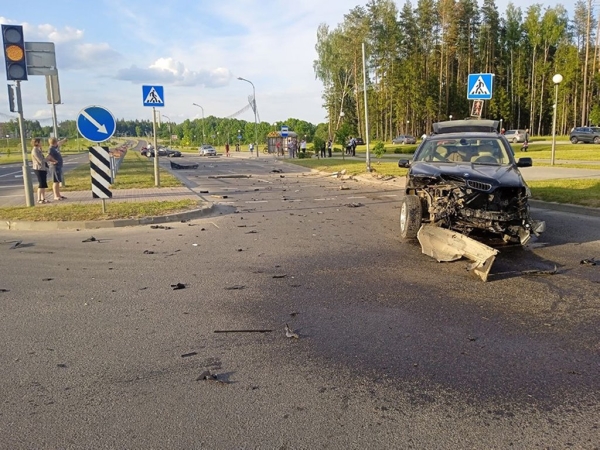 Это точно BMW? Что стало с двумя «баварцами» после жесткого ДТП в Беларуси. Видео удара Это точно BMW? Что стало с двумя «баварцами» после жесткого ДТП в Беларуси. Видео удара