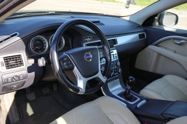 Белорус купил 13-летний Volvo из Европы: «Машина привезена перегонщиком, а растаможена через льготников» Белорус купил 13-летний Volvo из Европы: «Машина привезена перегонщиком, а растаможена через льготников»