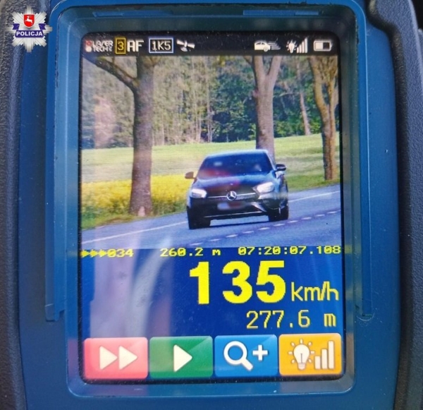 В Польше белорус на Mercedes превысил скорость на 85 км/ч В Польше белорус на Mercedes превысил скорость на 85 км/ч