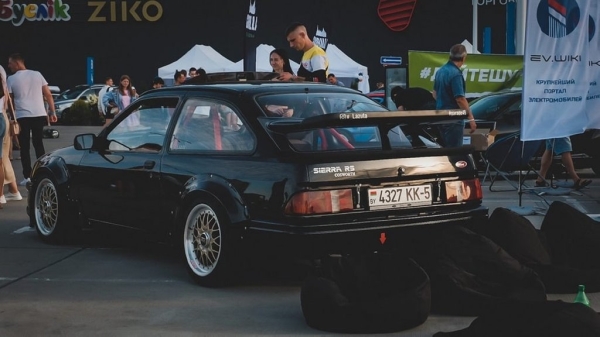 Белорус собрал реплику Ford Cosworth RS500 на собственный лад Белорус собрал реплику Ford Cosworth RS500 на собственный лад