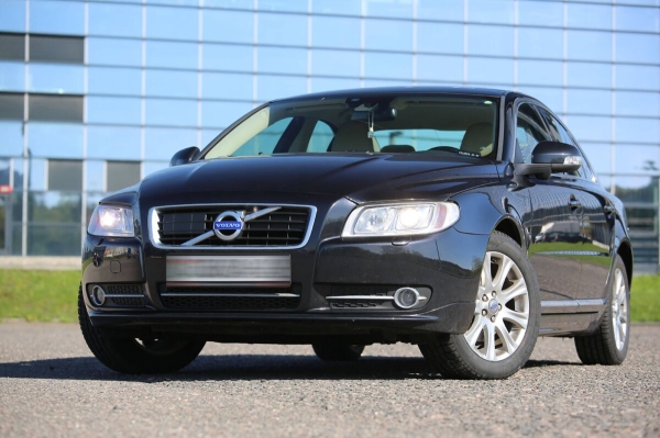 Белорус купил 13-летний Volvo из Европы: «Машина привезена перегонщиком, а растаможена через льготников» Белорус купил 13-летний Volvo из Европы: «Машина привезена перегонщиком, а растаможена через льготников»