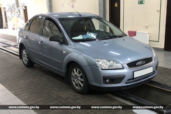 Гражданин России спрятал 4,2 кг гашиша в оборудованном за обшивкой сиденья автомобиля тайнике. Случай на границе в Бресте Гражданин России спрятал 4,2 кг гашиша в оборудованном за обшивкой сиденья автомобиля тайнике. Случай на границе в Бресте