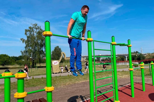 В Кобрине на набережной открыли воркаут-площадку В Кобрине на набережной открыли воркаут-площадку