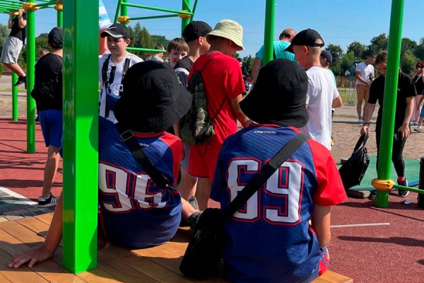 В Кобрине на набережной открыли воркаут-площадку В Кобрине на набережной открыли воркаут-площадку