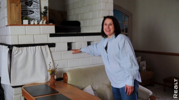 Две веранды и пять печей. Семья отремонтировала родительский дом в Брестской области и превратила его в уютную усадьбу Две веранды и пять печей. Семья отремонтировала родительский дом в Брестской области и превратила его в уютную усадьбу