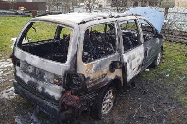 В Кобрине огнем уничтожен автомобиль В Кобрине огнем уничтожен автомобиль