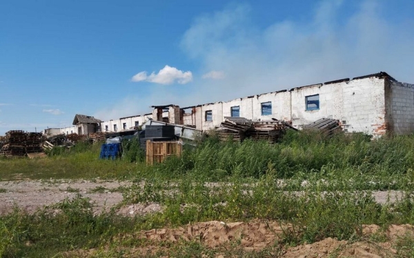 Здание склада ИП горело в Барановичском районе. Огонь уничтожил еще и машину Здание склада ИП горело в Барановичском районе. Огонь уничтожил еще и машину