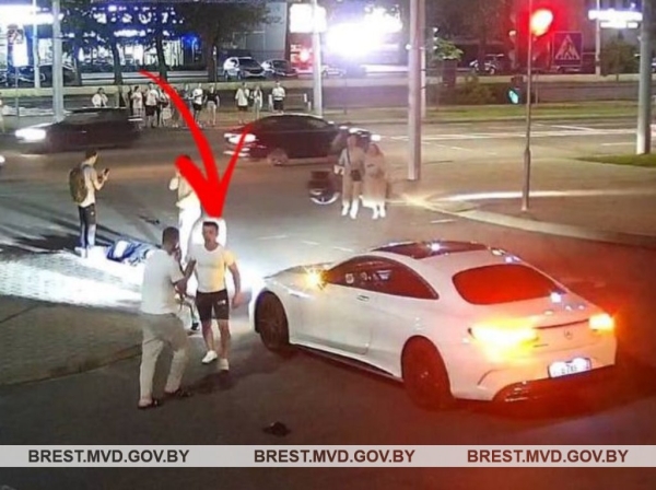 Помните происшествие в центре Бреста с участием Mercedes? Милиция ищет двух человек Помните происшествие в центре Бреста с участием Mercedes? Милиция ищет двух человек