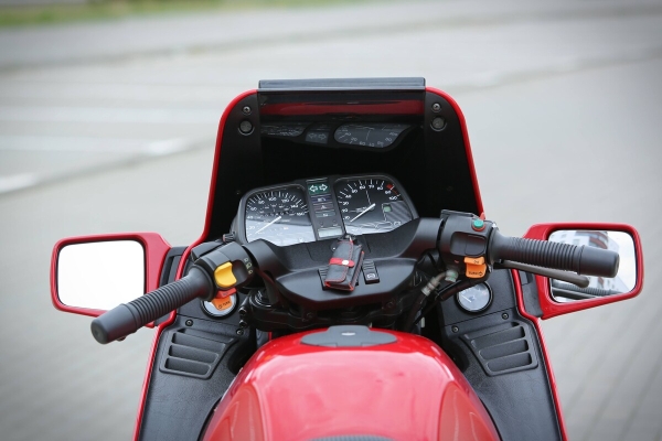 Белорус купил в США 27-летний мотоцикл BMW K1100 RS Белорус купил в США 27-летний мотоцикл BMW K1100 RS