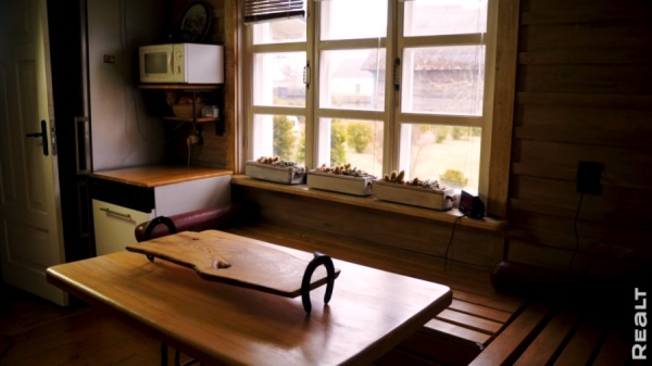 Две веранды и пять печей. Семья отремонтировала родительский дом в Брестской области и превратила его в уютную усадьбу Две веранды и пять печей. Семья отремонтировала родительский дом в Брестской области и превратила его в уютную усадьбу