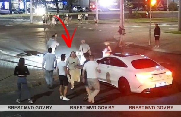 Помните происшествие в центре Бреста с участием Mercedes? Милиция ищет двух человек Помните происшествие в центре Бреста с участием Mercedes? Милиция ищет двух человек